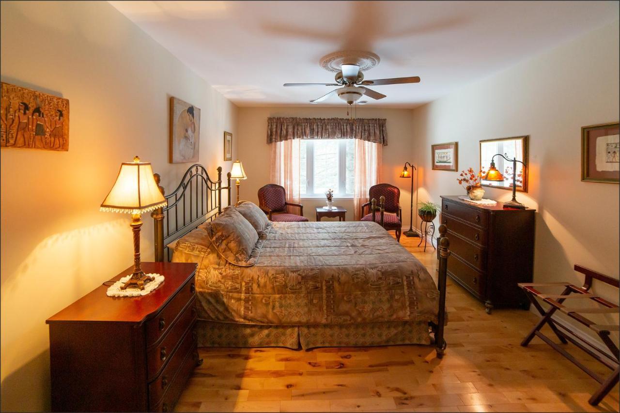 Au Coeur De Saint-Sauveur Bed & Breakfast Exterior photo